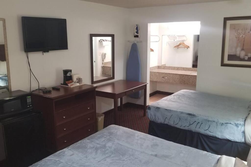 Hotel 2 Queen Beds Hotel Room 222 Wi-Fi Hot Tub Booking Stillwater Extérieur photo