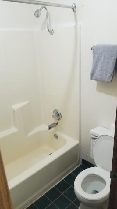 Hotel 2 Queen Beds Hotel Room 222 Wi-Fi Hot Tub Booking Stillwater Extérieur photo