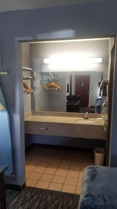 Hotel 2 Queen Beds Hotel Room 222 Wi-Fi Hot Tub Booking Stillwater Extérieur photo