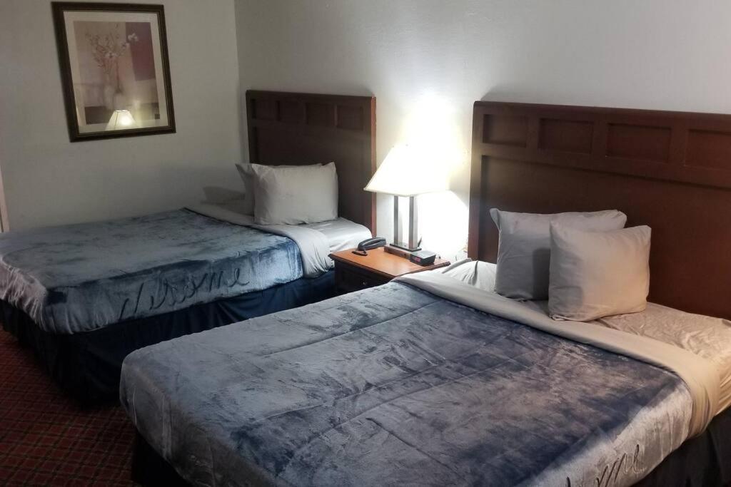 Hotel 2 Queen Beds Hotel Room 222 Wi-Fi Hot Tub Booking Stillwater Extérieur photo