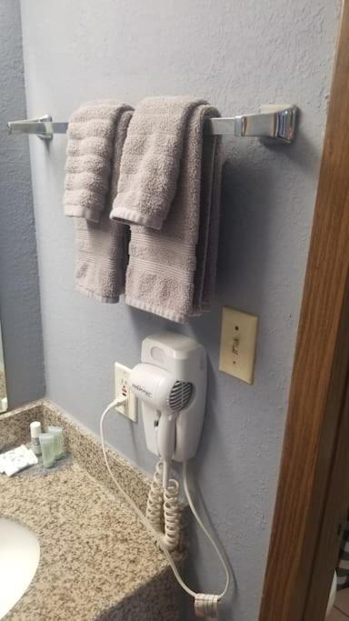 Hotel 2 Queen Beds Hotel Room 222 Wi-Fi Hot Tub Booking Stillwater Extérieur photo