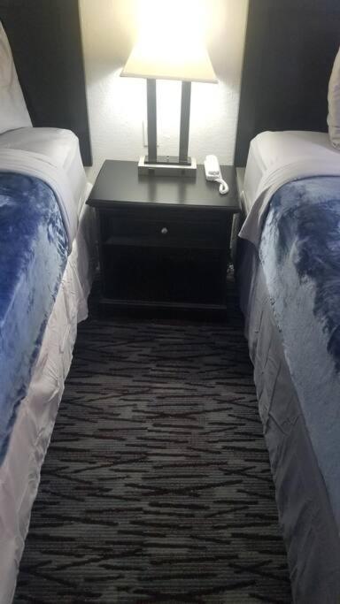 Hotel 2 Queen Beds Hotel Room 222 Wi-Fi Hot Tub Booking Stillwater Extérieur photo